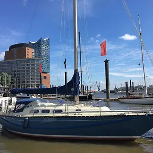 Botel Hanseat Am Baumwall, Hamburg